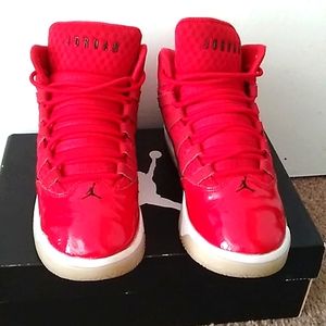 Jordan Aurora Red Size 6y Big Boy = 7.5 in Women